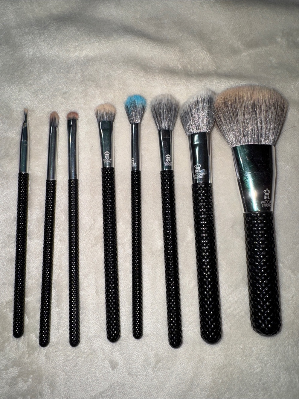 8-Piece Black Handle Makeup Brush Set MODA Studio